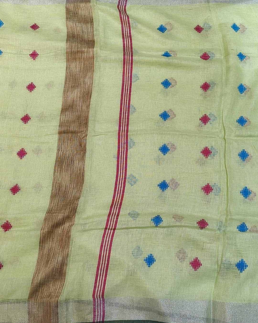 Linen Saree with Subtle Motifs