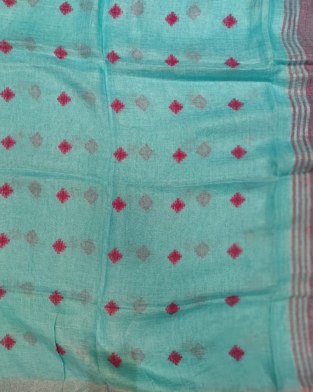 Linen Saree with Subtle Motifs 